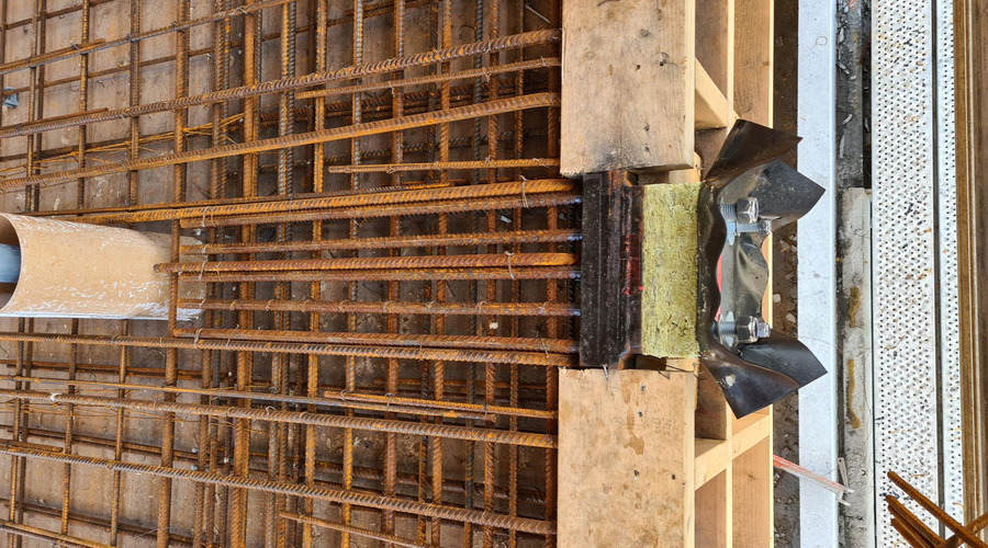 231128 BWC 40 U H inkl plate m kam siden